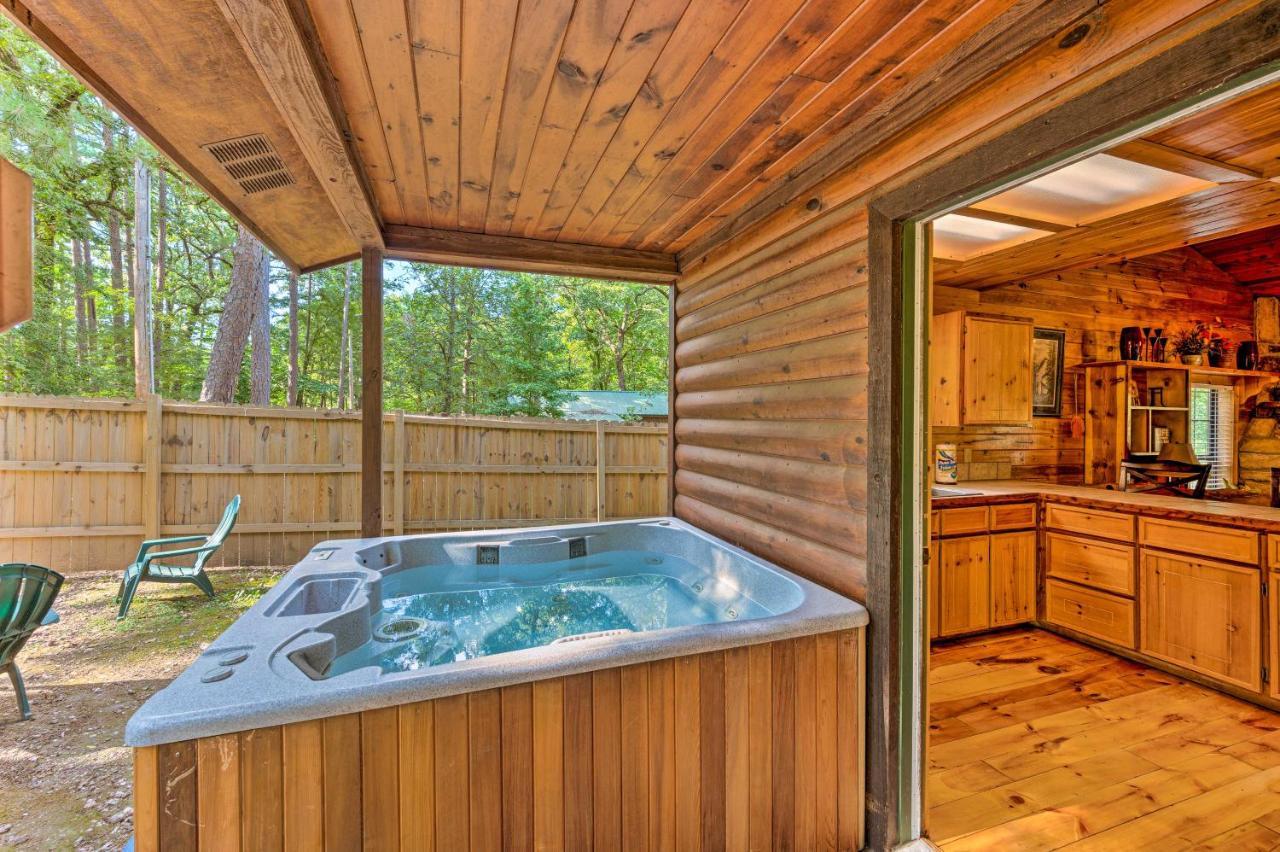 Ideally Located Broken Bow Cabin - Private Hot Tub Exterior photo