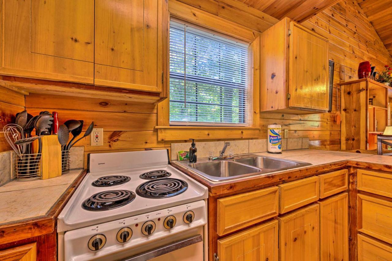 Ideally Located Broken Bow Cabin - Private Hot Tub Exterior photo